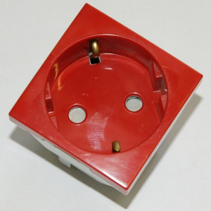 Розетка 2к+З  (45х45) , красная (45131 SVM) 